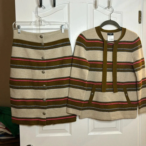 EUC CHANEL PARIS- DALLAS prefall 2013/14 SWEATER & MATCHING SKIRT SIZE 36/US 4 - Picture 1 of 13
